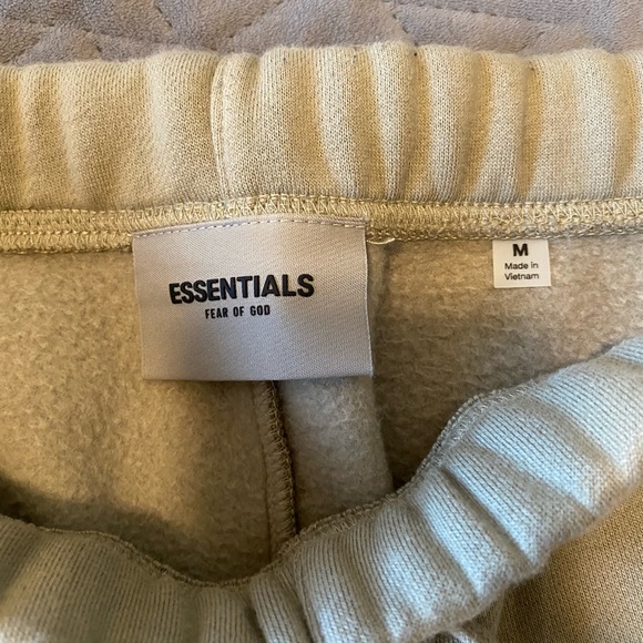 Authentic Fear of God Essential Shorts - Picture 4 of 5